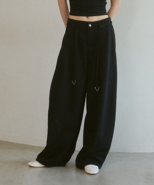 ELTONE（エルトーン）の「ベルトディテールワイドスウェットパンツ（その他パンツ・レディース・グレー/ブラック・SMALL/MEDIUM）」の11枚目の写真