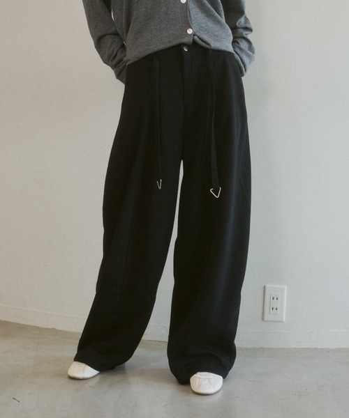 ELTONE（エルトーン）の「ベルトディテールワイドスウェットパンツ（その他パンツ・レディース・グレー/ブラック・SMALL/MEDIUM）」の4枚目の写真