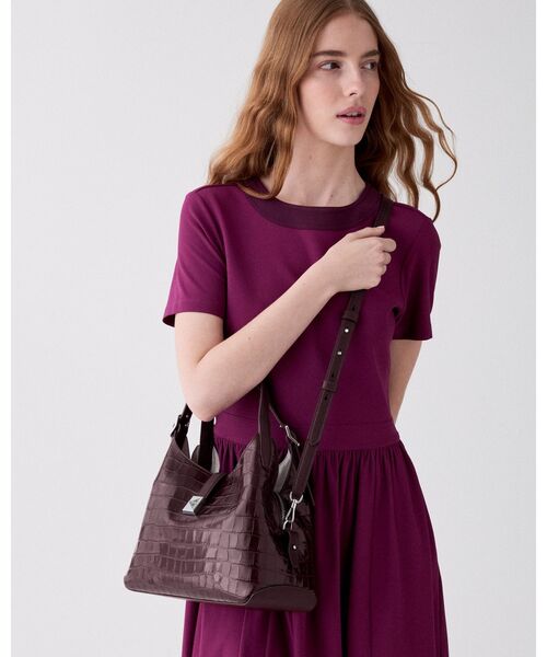kate spade new york（ケイトスペード ニューヨーク）の「デコ クロコ エンボスド クロスボディ バッグ（ショルダーバッグ・レディース・パープル・ONESIZE）」の2枚目の写真