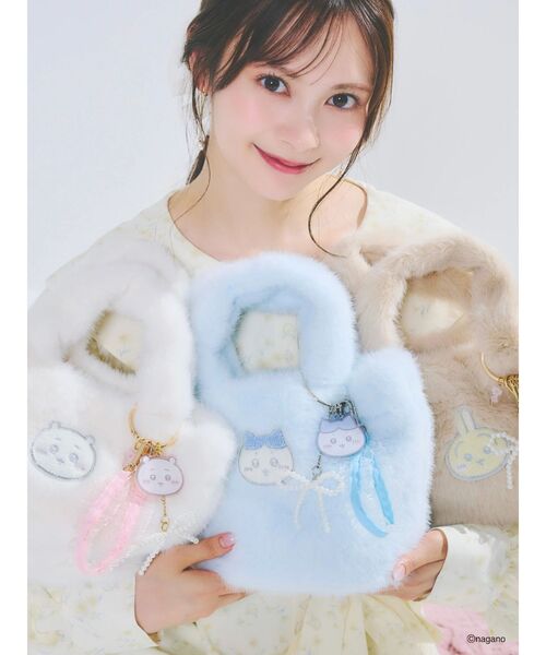 dazzlin(ダズリン)の「【ちいかわ/dazzlin specialcollection】モコモコフリルバッグ(ハンドバッグ・レディース・イエロー/ブルー/オフホワイト・FREE)」の4枚目の写真