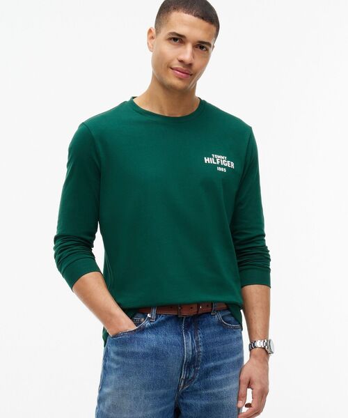 TOMMY HILFIGER(トミーヒルフィガー)の「1985グラフィックロングスリーブTシャツ(Tシャツ/カットソー・メンズ・ホワイト/ネイビー/グリーン・MEDIUM/SMALL/LARGE/X-LARGE)」の3枚目の写真
