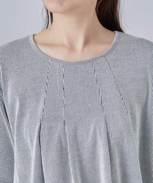 SHOO・LA・RUE（シューラルー）の「【洗濯機可/S-LL】インせずすっきり見え ストライプ柄タックトップス（Tシャツ/カットソー・レディース・ネイビー系2/ワイン系1/グレー系その他3・02/01/04/03）」の6枚目の写真