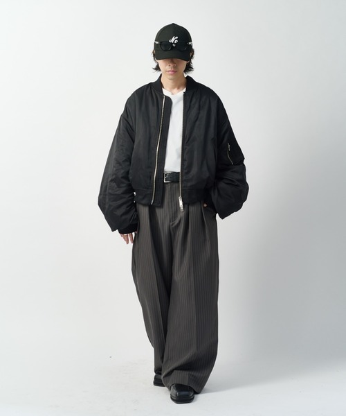Lui's（ルイス）の「【Neucon】SHIRRING ARM DOUBLE ZIP MA-1 / シャーリングアームダブルジップボンバージャケット / MA1（MA-1・メンズ・ブラック/チャコールグレー・1/2）」の20枚目の写真