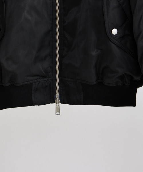 Lui's（ルイス）の「【Neucon】SHIRRING ARM DOUBLE ZIP MA-1 / シャーリングアームダブルジップボンバージャケット / MA1（MA-1・メンズ・ブラック/チャコールグレー・1/2）」の14枚目の写真