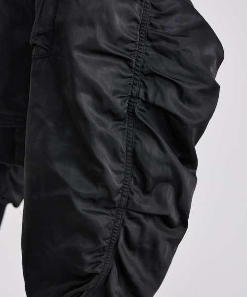 Lui's（ルイス）の「【Neucon】SHIRRING ARM DOUBLE ZIP MA-1 / シャーリングアームダブルジップボンバージャケット / MA1（MA-1・メンズ・ブラック/チャコールグレー・1/2）」の16枚目の写真