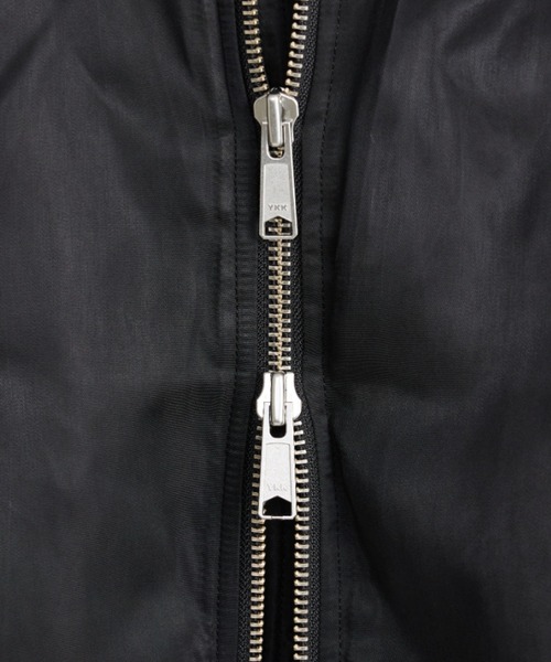 Lui's（ルイス）の「【Neucon】SHIRRING ARM DOUBLE ZIP MA-1 / シャーリングアームダブルジップボンバージャケット / MA1（MA-1・メンズ・ブラック/チャコールグレー・1/2）」の11枚目の写真