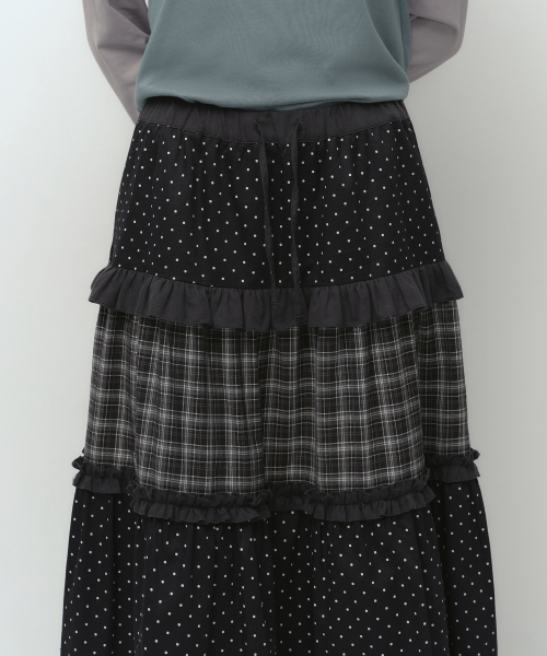 MUSINSA STANDARD WOMAN（ムシンサスタンダードウーマン）の「[オヘシオコラボ] チェック&ドットティアードロングスカート [ブラック]（スカート・レディース・その他・MEDIUM/LARGE/SMALL）」の7枚目の写真