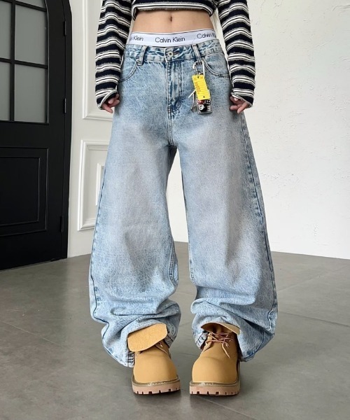 Ritzy（リッツィー）の「ウイング刺繍ワイドデニムパンツ（デニムパンツ・レディース・ブルー・S/M/L/XL）」の3枚目の写真