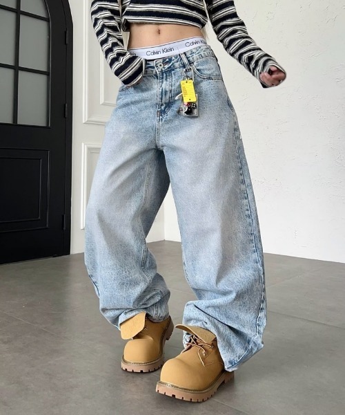 Ritzy（リッツィー）の「ウイング刺繍ワイドデニムパンツ（デニムパンツ・レディース・ブルー・S/M/L/XL）」の4枚目の写真