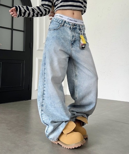 Ritzy（リッツィー）の「ウイング刺繍ワイドデニムパンツ（デニムパンツ・レディース・ブルー・S/M/L/XL）」の5枚目の写真