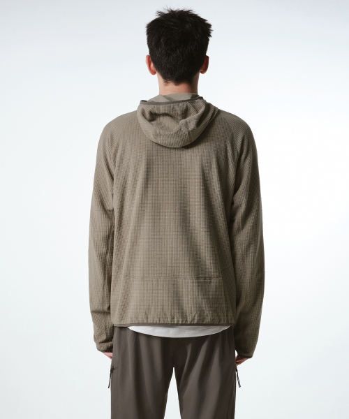MUSINSA STANDARD（ムシンサスタンダード）の「[シティレジャー] グリッドポーラフリースフード付き長袖Tシャツ [マッドベージュ]（その他アウター・メンズ・その他・MEDIUM/LARGE/X-LARGE/2XL/SMALL）」の3枚目の写真