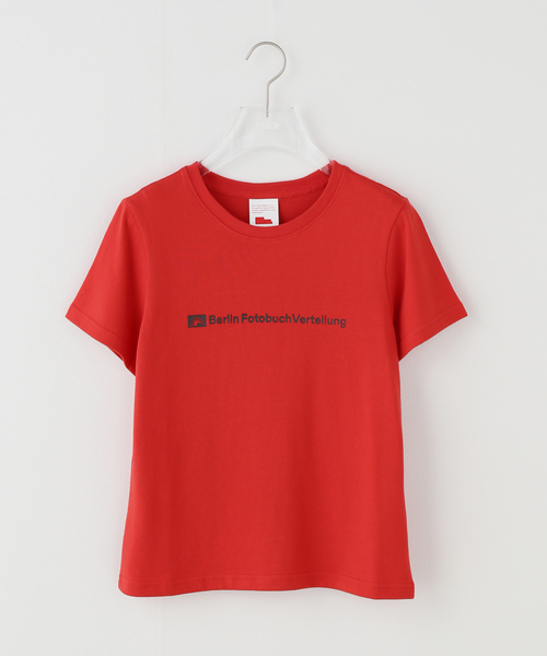 Geek Office(ギークオフィス)の「【Geek Office / ギークオフィス】BERLIN PHOTOBOOK / 002 BFV CENTER LOGO TEE(Tシャツ/カットソー・レディース・レッド・SMALL)」の1枚目の写真