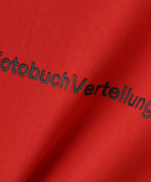 Geek Office(ギークオフィス)の「【Geek Office / ギークオフィス】BERLIN PHOTOBOOK / 002 BFV CENTER LOGO TEE(Tシャツ/カットソー・レディース・レッド・SMALL)」の6枚目の写真