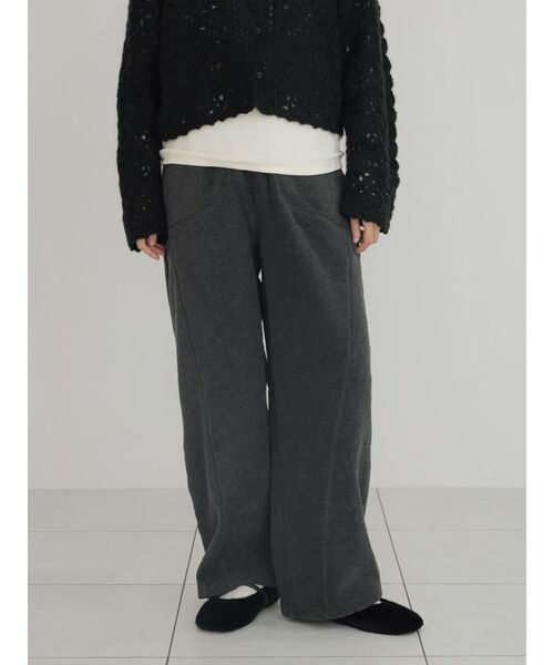 FIKA.(フィーカ)の「Paneled fleece pants(その他パンツ・レディース・チャコール/オフホワイト/ライトブルー・MEDIUM)」の2枚目の写真