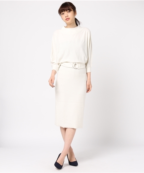 mysty woman(ミスティウーマン)の「ナイロンプレーティングベルト付きドルマンワンピース(ワンピース・レディース・オフホワイト/グレイッシュブルー/ブラック・FREE)」の1枚目の写真