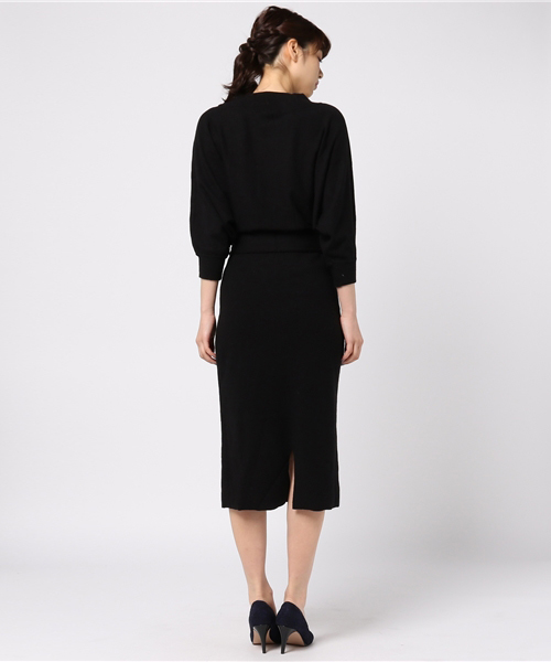 mysty woman(ミスティウーマン)の「ナイロンプレーティングベルト付きドルマンワンピース(ワンピース・レディース・オフホワイト/グレイッシュブルー/ブラック・FREE)」の6枚目の写真