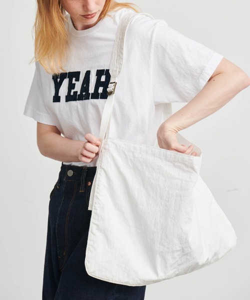 kha:ki（カーキ）の「「KHA:KI / カーキ」ミリタリーサコッシュ　L（ショルダーバッグ・レディース・ブラック/ライトベージュ/ホワイト/カーキ/ベージュ・FREE）」の2枚目の写真