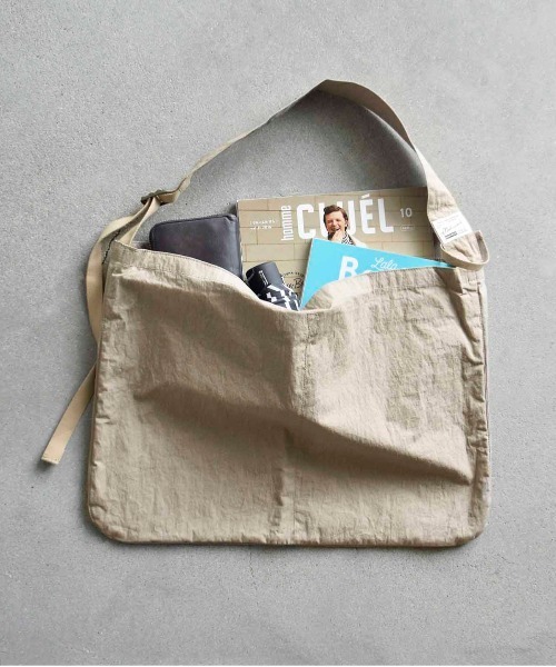 kha:ki（カーキ）の「「KHA:KI / カーキ」ミリタリーサコッシュ　L（ショルダーバッグ・レディース・ブラック/ライトベージュ/ホワイト/カーキ/ベージュ・FREE）」の6枚目の写真