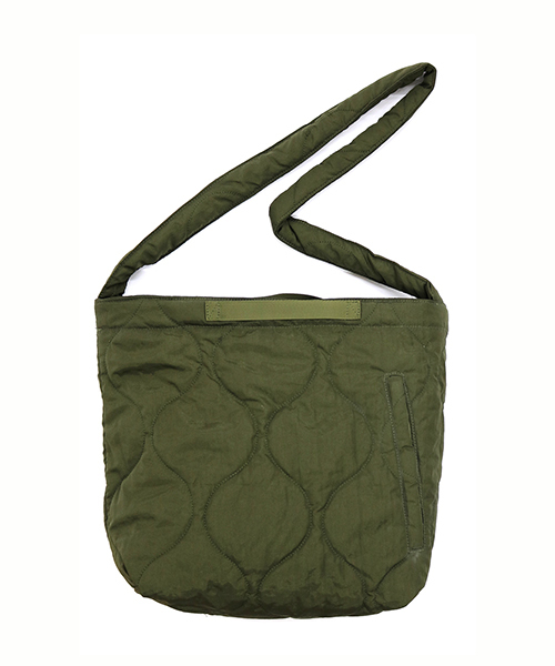 ACCOMMODE（アコモデ）の「WEB限定 キルティングボアトート（トートバッグ・レディース・ダークグリーン・FREE）」の2枚目の写真