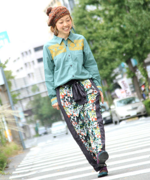 チチカカ（チチカカ）の「バイカラージオメパンツ（その他パンツ・レディース・グレー/ブラウン・FREE）」の2枚目の写真