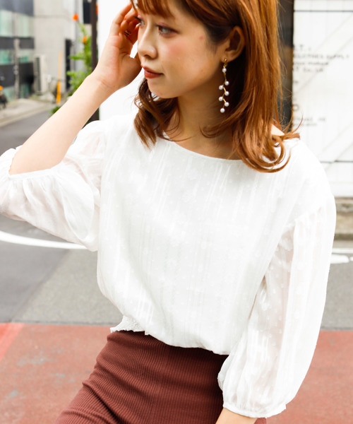 VANNIE U（ヴァニーユー）の「VANNIE U シャーリングボリュームレースブラウス（シャツ/ブラウス・レディース・ホワイト/ブラック・FREE）」の2枚目の写真