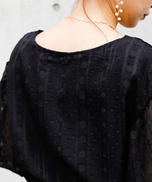 VANNIE U（ヴァニーユー）の「VANNIE U シャーリングボリュームレースブラウス（シャツ/ブラウス・レディース・ホワイト/ブラック・FREE）」の14枚目の写真