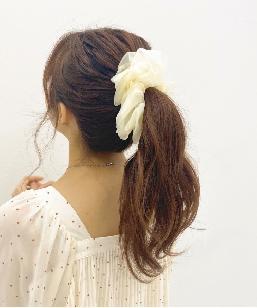 apres jour（アプレジュール）の「【apres jour×ARIAZ】ボリュームシアーシュシュ（シュシュ・レディース・ブラック/ベージュ/アイボリー/ミント/ライトピンク・FREE）」の2枚目の写真