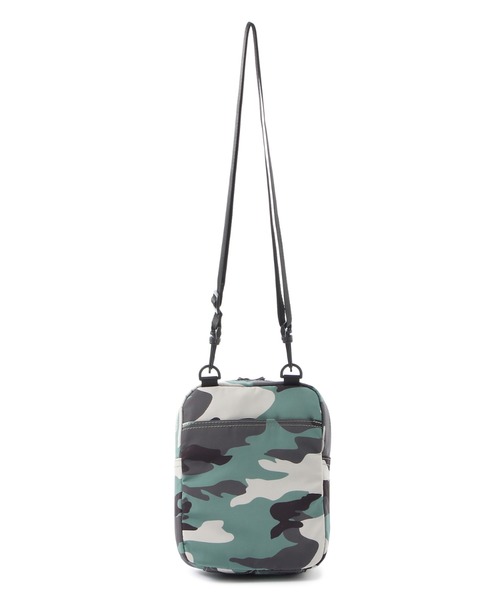 Guess（ゲス）の「ORIGINALS Camo Print Nylon Camera Bag（ショルダーバッグ）」 WEAR