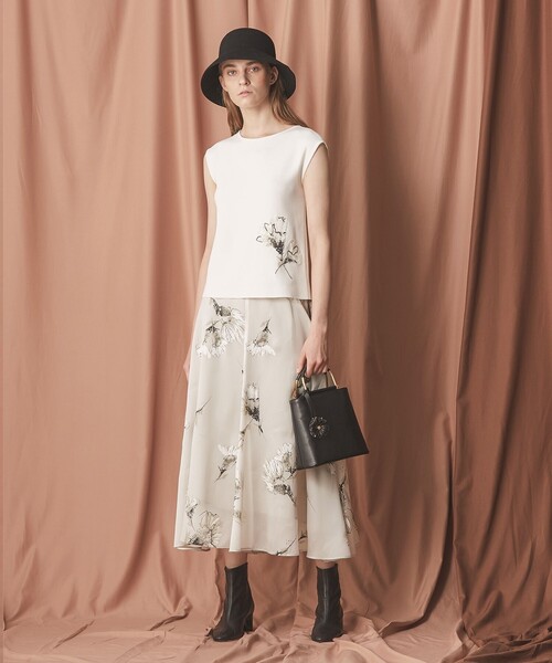 エポカ☆黒地に黒と白の花柄飾り☆フレアスカート フラワーパネル