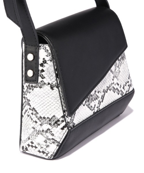 PAGEBOY（ページボーイ）の「カラーパッチミニショルダー（ショルダーバッグ・レディース・ブラック×パープル/パイソン・FREE）」の19枚目の写真