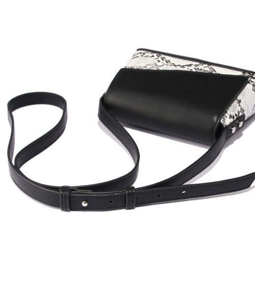 PAGEBOY（ページボーイ）の「カラーパッチミニショルダー（ショルダーバッグ・レディース・ブラック×パープル/パイソン・FREE）」の22枚目の写真