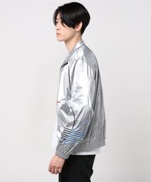 adidas（アディダス）の「アディカラー トリコロール トラック