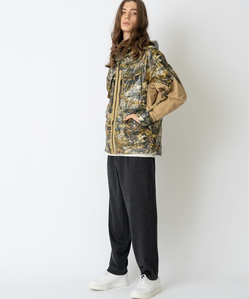 WHITE MOUNTAINEERING(ホワイトマウンテニアリング)の「【White Mountaineering】レイヤードカモプリントマウンテンパーカー / WM2071212(マウンテンパーカー・メンズ・ブラック/カーキ・1/3/2)」の20枚目の写真