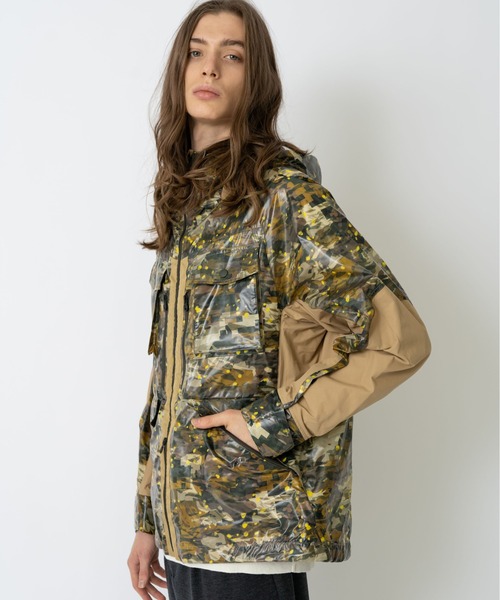 WHITE MOUNTAINEERING(ホワイトマウンテニアリング)の「【White Mountaineering】レイヤードカモプリントマウンテンパーカー / WM2071212(マウンテンパーカー・メンズ・ブラック/カーキ・1/3/2)」の10枚目の写真