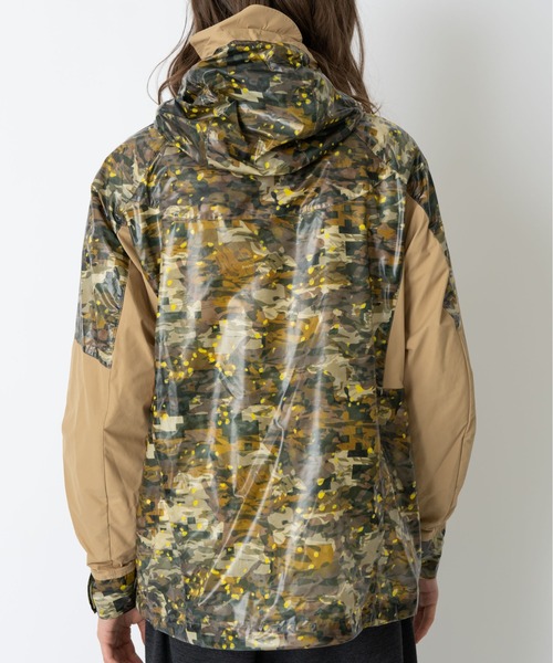WHITE MOUNTAINEERING(ホワイトマウンテニアリング)の「【White Mountaineering】レイヤードカモプリントマウンテンパーカー / WM2071212(マウンテンパーカー・メンズ・ブラック/カーキ・1/3/2)」の22枚目の写真