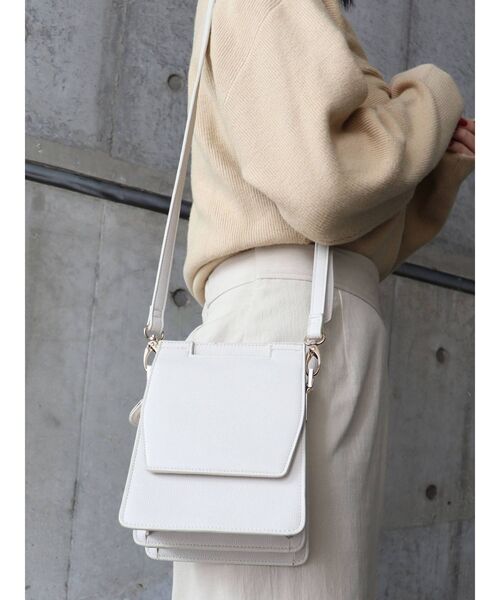 MURUA（ムルーア）の「マルチスクエアミニバッグ（ハンドバッグ・レディース・ブラック/アイボリー・FREE）」の3枚目の写真