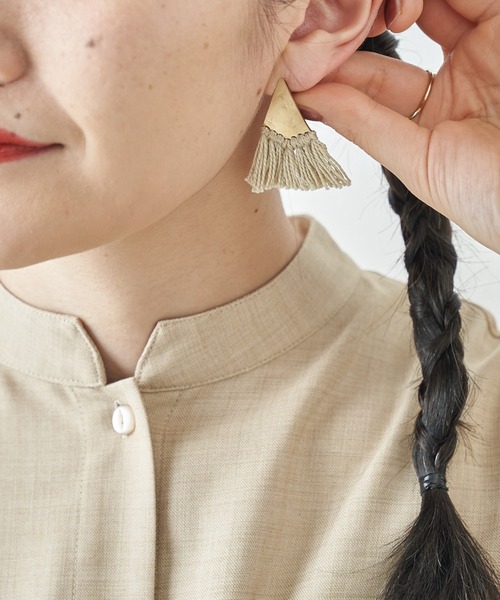 ear PAPILLONNER(イアパピヨネ)の「【SURUME.】 フリンジピアス(ピアス(両耳用)・レディース・グリーン/ホワイト/ブラウン・FREE)」の13枚目の写真