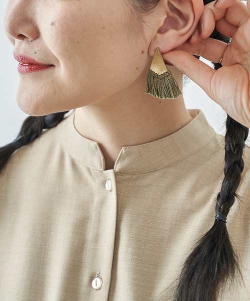 ear PAPILLONNER(イアパピヨネ)の「【SURUME.】 フリンジピアス(ピアス(両耳用)・レディース・グリーン/ホワイト/ブラウン・FREE)」の6枚目の写真