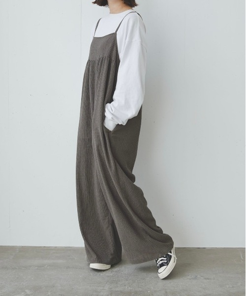 flaner（フラネ）の「ルーズシャーリングサロペット（サロペット/オーバーオール・レディース・ブラック/グレイッシュベージュ・FREE）」の5枚目の写真