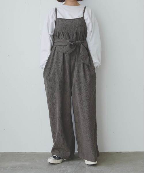 flaner（フラネ）の「ルーズシャーリングサロペット（サロペット/オーバーオール・レディース・ブラック/グレイッシュベージュ・FREE）」の11枚目の写真