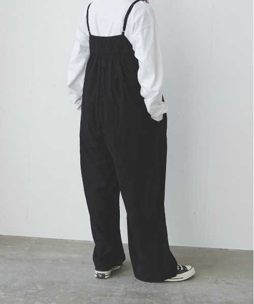flaner（フラネ）の「ルーズシャーリングサロペット（サロペット/オーバーオール・レディース・ブラック/グレイッシュベージュ・FREE）」の14枚目の写真