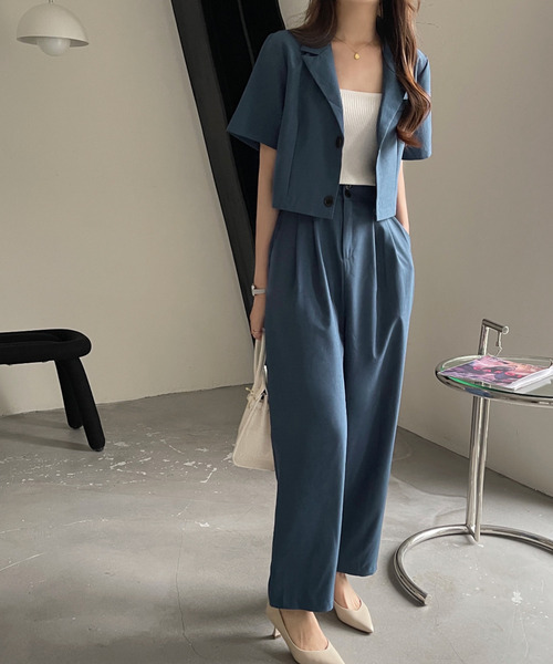 emi+(エミプラス)の「半袖ショートサマージャケット+タック入りワイドパンツ セットアップ(セットアップ・レディース・チャコールグレー/ブラック/ベージュ/カーキ/クリーム/ブラウン/ブルーグレー/ダークグリーン/アイボリー/ネイビー・M/L)」の15枚目の写真