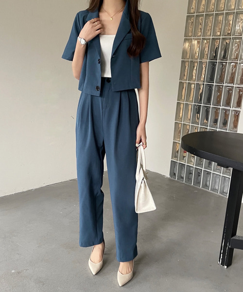 emi+(エミプラス)の「半袖ショートサマージャケット+タック入りワイドパンツ セットアップ(セットアップ・レディース・チャコールグレー/ブラック/ベージュ/カーキ/クリーム/ブラウン/ブルーグレー/ダークグリーン/アイボリー/ネイビー・M/L)」の19枚目の写真