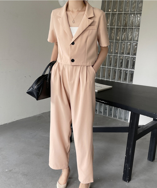 emi+(エミプラス)の「半袖ショートサマージャケット+タック入りワイドパンツ セットアップ(セットアップ・レディース・チャコールグレー/ブラック/ベージュ/カーキ/クリーム/ブラウン/ブルーグレー/ダークグリーン/アイボリー/ネイビー・M/L)」の16枚目の写真