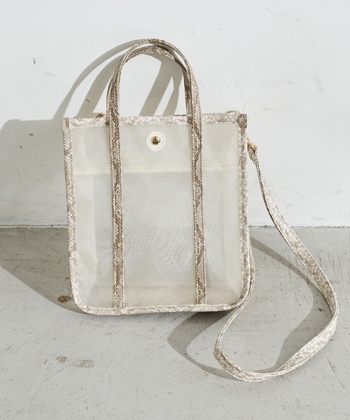 earth music&ecology（アースミュージックアンドエコロジー）の「スクエアメッシュバッグ ＊（トートバッグ・レディース・ブラック/サックスブルー/アイボリー/ラベンダー/ピンクベージュ・FREE）」の2枚目の写真