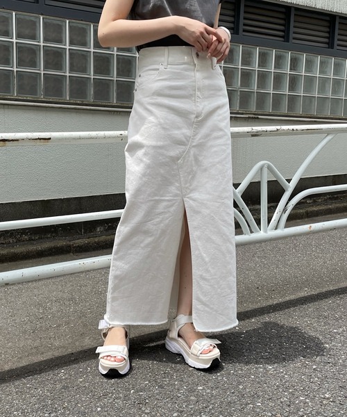 Chico(チコ)の「【Web限定カラーあり】スリットデニムタイトロングスカート(デニムスカート・レディース・ホワイト/ネイビー/ブラック/グリーン/ピンク・SMALL/MEDIUM)」の21枚目の写真