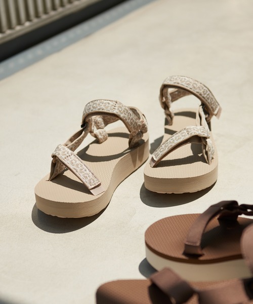 Teva(テバ)の「●Teva/MIDFORM UNIVERSAL スポーツサンダル(サンダル・レディース・ブラウン/ブラック/カーキ/その他・7/8/6)」の4枚目の写真