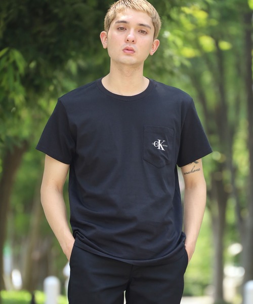 Calvin Klein Jeans(カルヴァンクラインジーンズ)の「Calvin Klein Jeans/カルバンクラインジーンズ MONOGRAM POCKET TEE ポケット Tシャツ/半袖Tシャツ(Tシャツ/カットソー・メンズ・ホワイト/ブラック・S/M/L)」の4枚目の写真