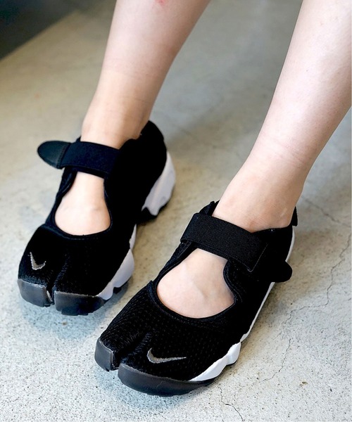 NIKE（ナイキ）の「【NIKE / ナイキ】ウィメンズ エアリフト ブリーズ（サンダル・メンズ・ブラック・26cm/27cm/28cm）」の2枚目の写真