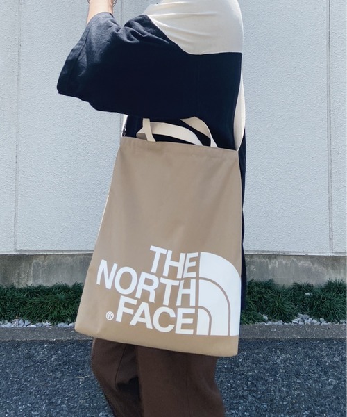 THE NORTH FACE（ザノースフェイス）の「THE NORTH FACE(ザ・ノースフェイス) / ハーフドーム ビッグロゴトートバッグ BIG LOGO TOTE 2（ショルダーバッグ・メンズ・ダークベージュ・FREE）」の5枚目の写真